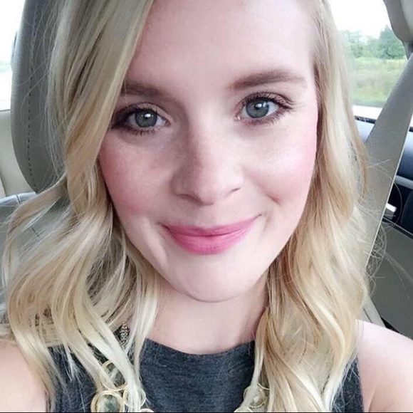 Meet your Posher, Nichole - Picture 1 of 1